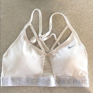 Nike Pro Aeroadapt sport bra
